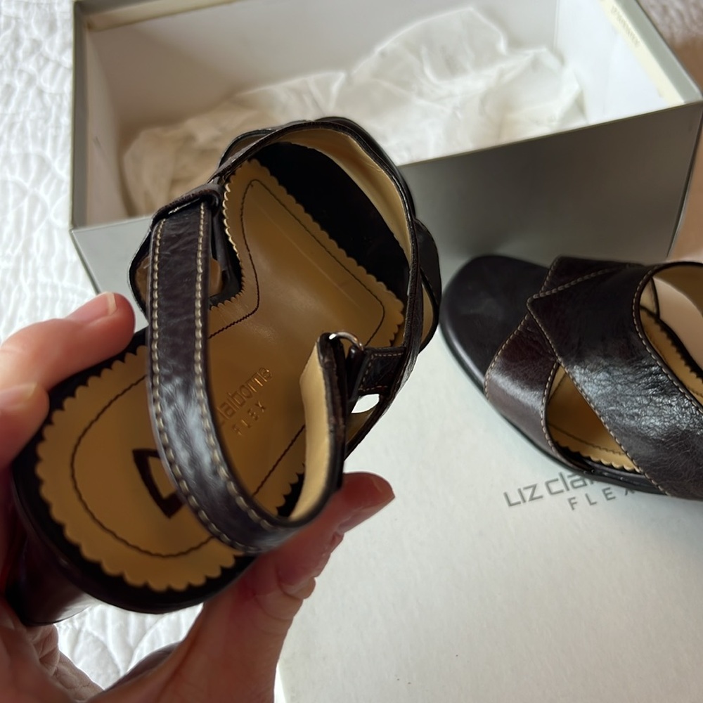 Liz Claiborne Black Sandals with Cross-Strap Design - Picture 5 of 6